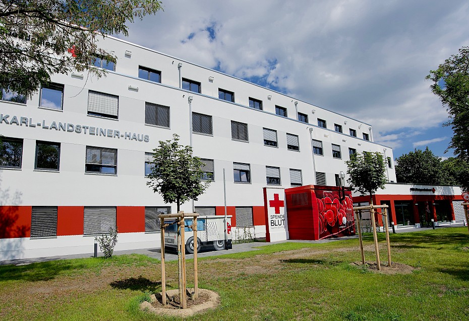 Außenansicht des Instituts für Transfusionsmedizin Berlin