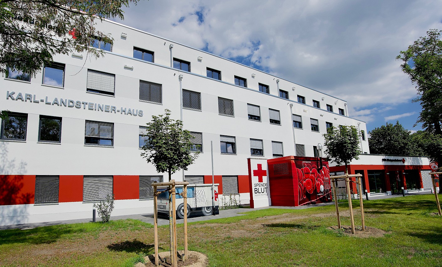 Außenansicht des Instituts für Transfusionsmedizin Berlin