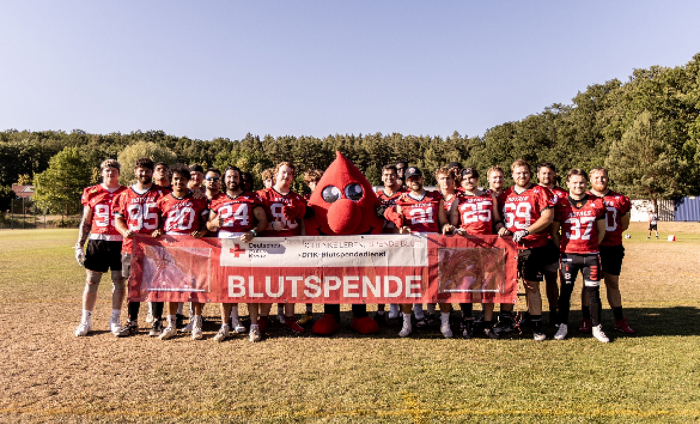 football-gruppenfoto-gruppe-potsdam_royals-blutspende-sommeraktion-mannschaft-team-