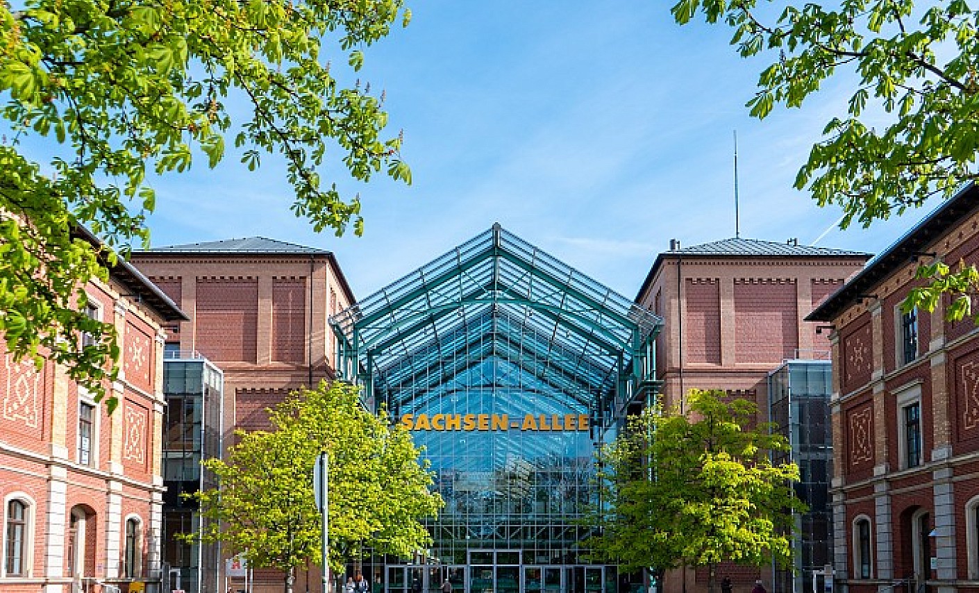 Frontale Centeransicht Sachsen-Allee