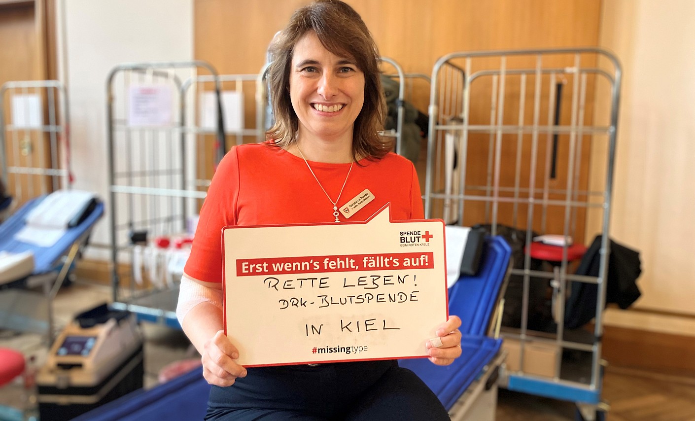 blutspenderin-lächeln-plakat
