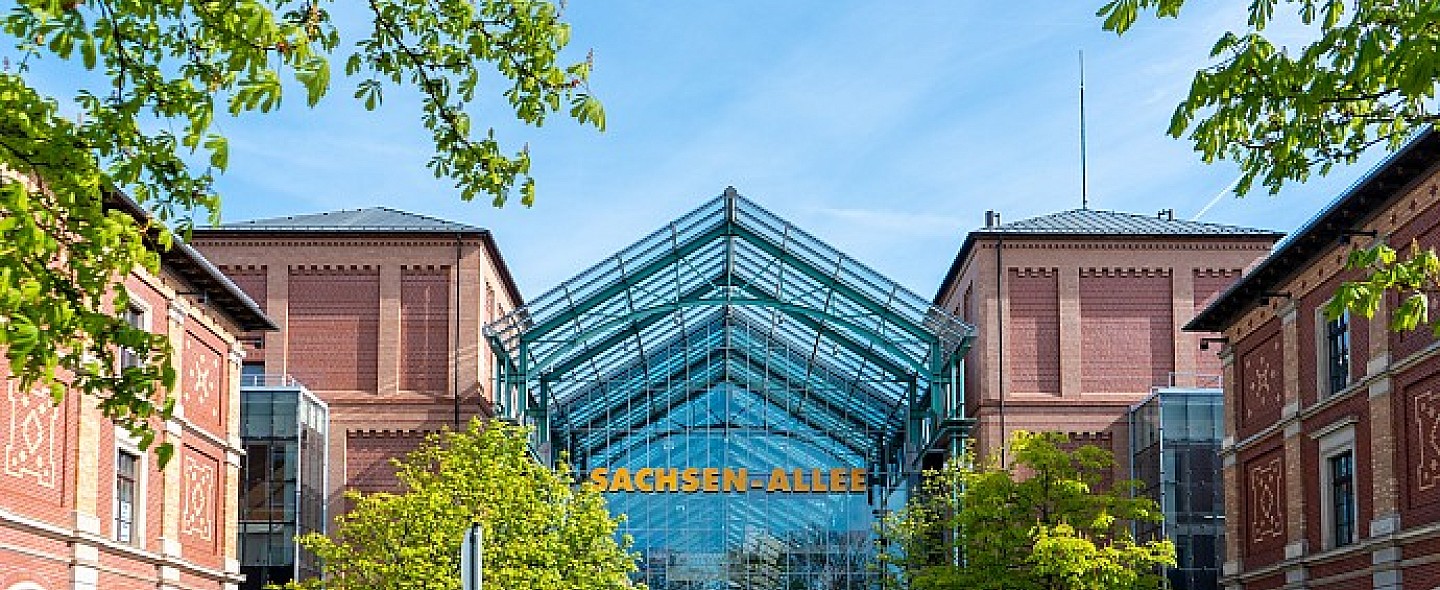 Frontale Centeransicht Sachsen-Allee