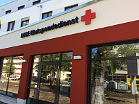 Eingang Gebäude DRK-Blutspendedienst in Berlin Steglitz