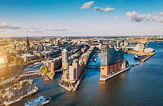 panorama-hamburg-elbpilharmonie-stadt-luftbild-hotel
