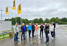 gruppenfoto-gruppenbild-gruppe-fahrbahn-fahrsicherheitstraining